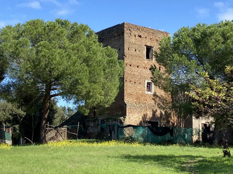 Casale-Torre di via delle Case Calde [Foto: Maria Teresa Natale, CC BY NC SA]