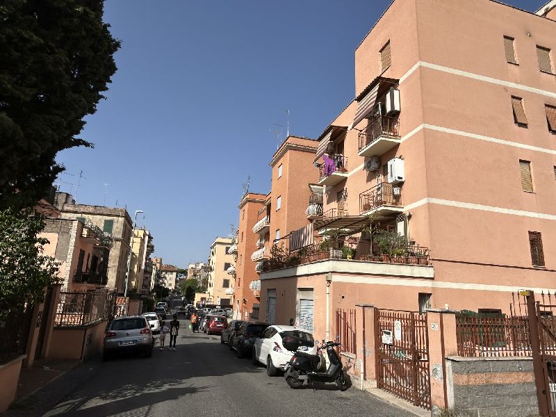 Una strada tranquilla nel Quartiere Alessandrino [Foto: Maria Teresa Natale, CC BY NC SA]